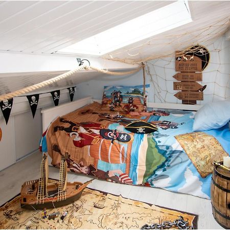 "Le Pirate Beneze"Gite Insolite,Situation Ideale,Accueil Attentionne Trizay Exterior photo